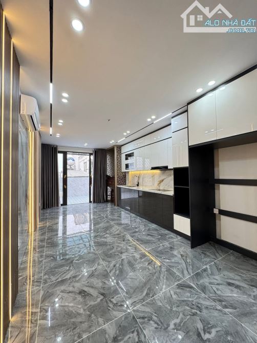 BÁN NHÀ PHỐ TÂN MAI – PHÂN LÔ – Ô TÔ TRÁNH TRƯỚC NHÀ -6 TẦNG THANG MÁY - Ô TÔ VÀO NHÀ -