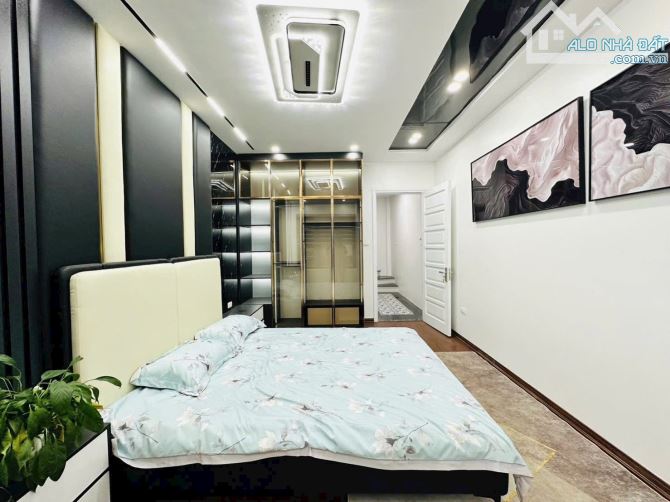 Hiếm! 7 Tỷ Hơn Bán Nhà Võ Chí Công Cầu Giấy- Gần Phố-2 Thoáng- Ngõ Thông- 35M2 -5 Tầng