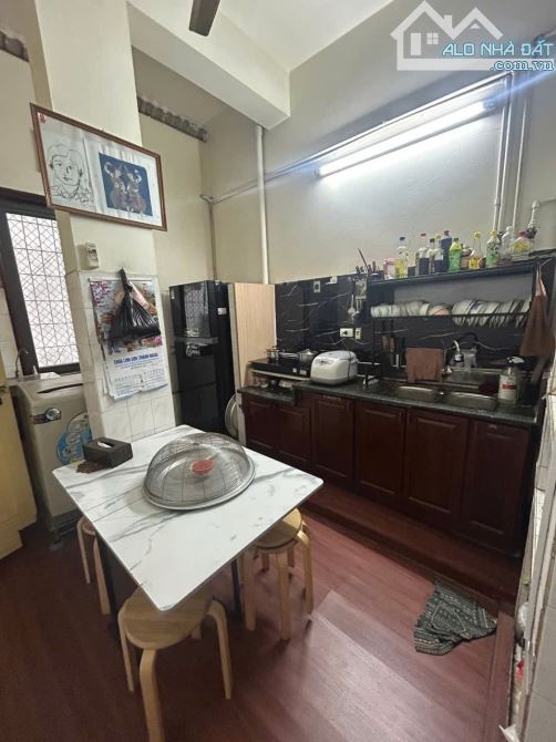 Tập thể tầng 2 mặt phố Võ Thị Sáu 120m ô tô ngay sân, 3 ngủ - 3