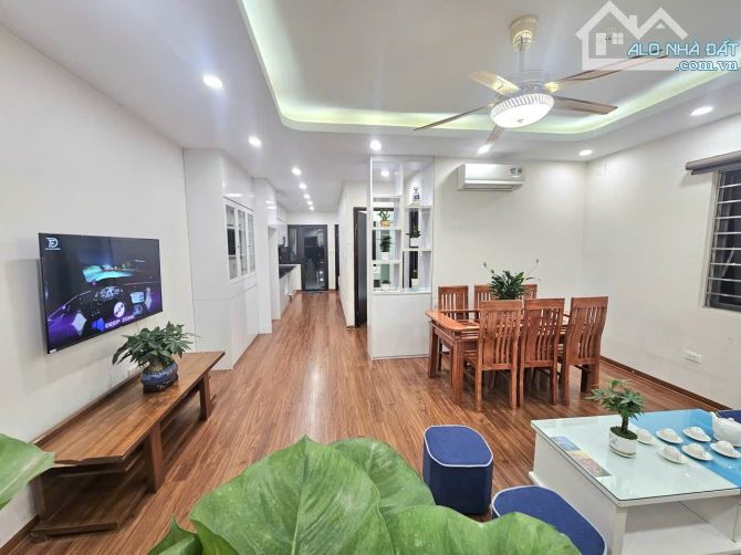 muốn bán căn hộ 70m sổ đỏ chính chủ