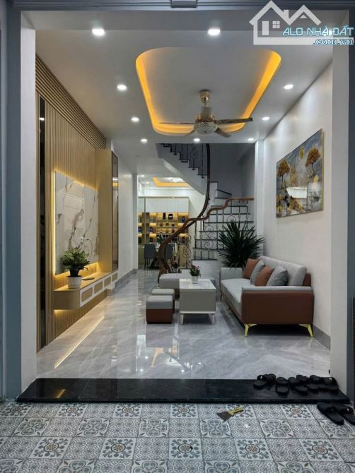 Bán nhà thanh xuân ngõ ô tô ,hoàng văn thái, mặt tiền 4m, nội thất cao cấp, giá 14 tỷ