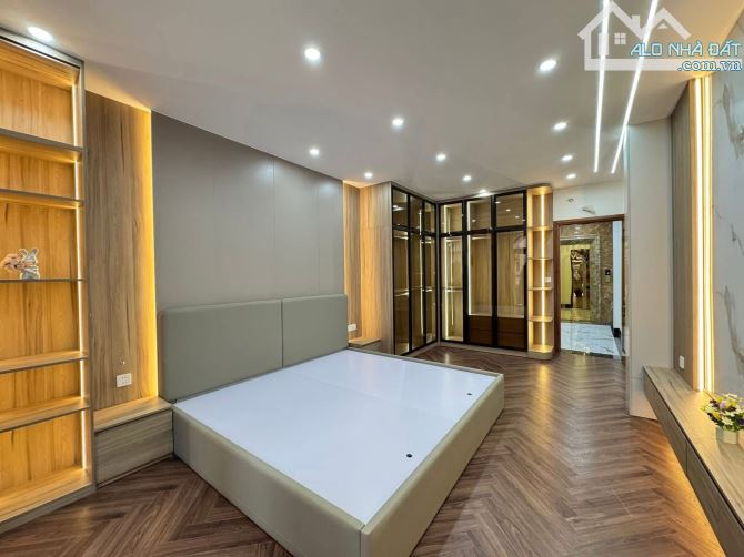 BÁN NHÀ PHỐ TÂN MAI – PHÂN LÔ – Ô TÔ TRÁNH TRƯỚC NHÀ -6 TẦNG THANG MÁY - Ô TÔ VÀO NHÀ -