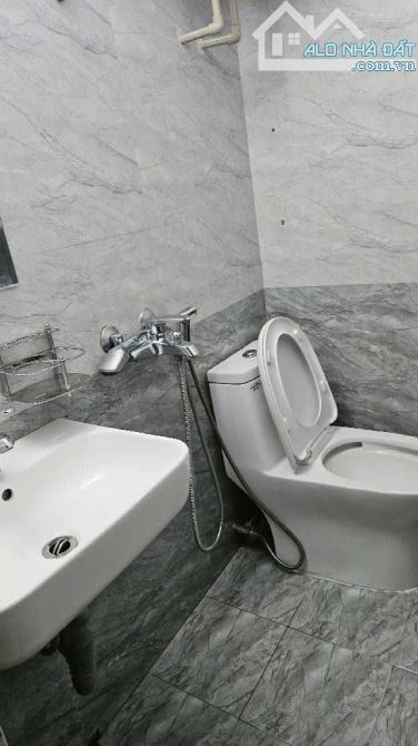 Bán đất tặng nhà p Tây Sơn, Đống Đa - Dt38m Lô góc - cách phố 15m - Sổ đẹp nhỉnh 11 tỷ