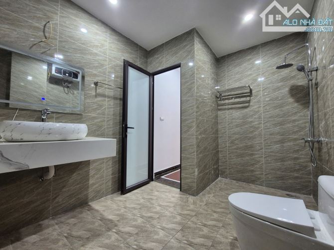Nhà mới Ngọc Hồi - Giải Phóng DT 79m2, ô tô đỗ cách nhà 10m, thang máy, giá nhỉnh 9 tỷ