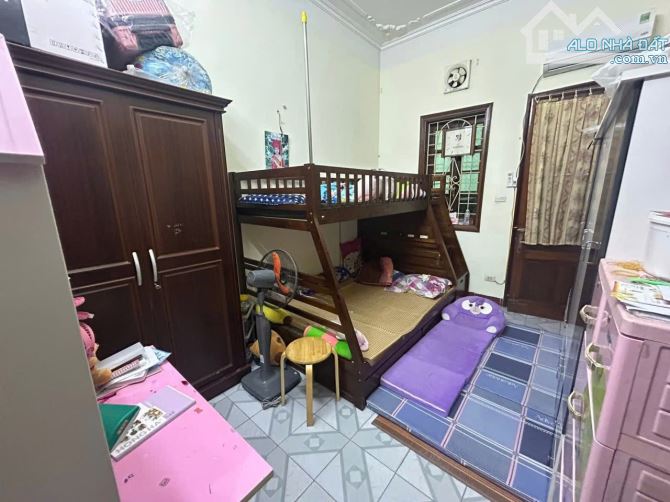 Tập thể tầng 2 mặt phố Võ Thị Sáu 120m ô tô ngay sân, 3 ngủ - 4