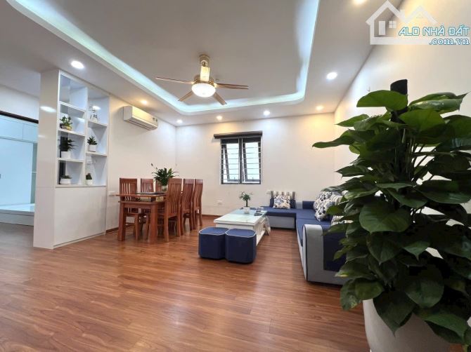 muốn bán căn hộ 70m sổ đỏ chính chủ