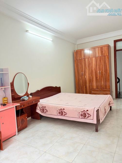 Bán Nhà Lĩnh Nam 5 Tầng, 31M sổ đẹp ngay trường ĐH giá hơn 6 tỷ(TL)