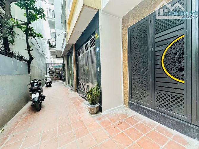 HIẾM PHÂN KHÚC 7₫ CẦU GIẤY - 35m2 THOÁNG TRƯỚC SAU - 80m RA PHỐ - NHÀ ĐẸP FULL NỘI THẤT