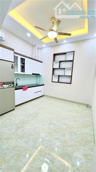 VÀI BƯỚC RA NGÃ TƯ SỞ-KHƯƠNG ĐÌNH NGÕ NÔNG