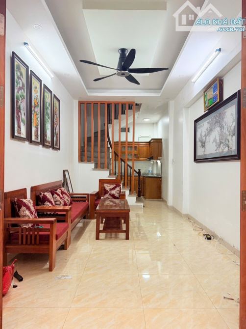 Bán Nhà Lĩnh Nam 5 Tầng, 31M sổ đẹp ngay trường ĐH giá hơn 6 tỷ(TL)