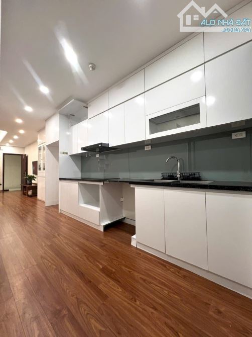 muốn bán căn hộ 70m sổ đỏ chính chủ