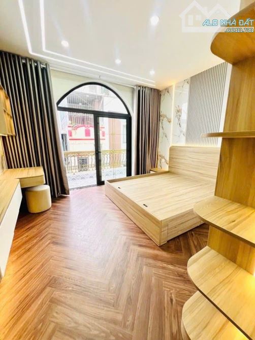 BÁN NHÀ PHỐ TÂN MAI – PHÂN LÔ – Ô TÔ TRÁNH TRƯỚC NHÀ -6 TẦNG THANG MÁY - Ô TÔ VÀO NHÀ -