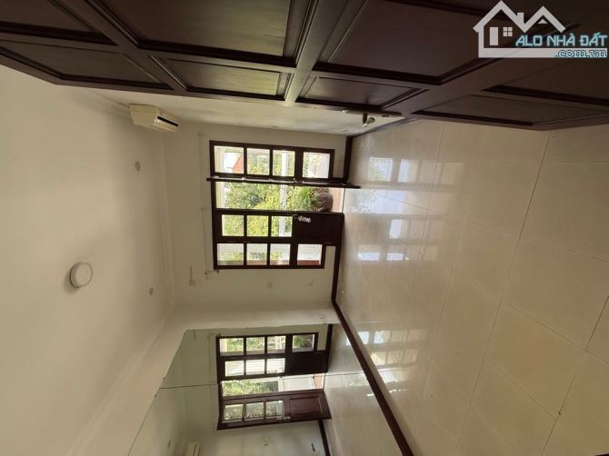 - Bán nhà Khu Đô Thị Cipucha Tây Hồ 126m2 mặt tiền 6m, khu Vip giới thượng lưu. Giá 4x tỷ