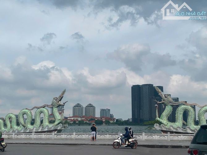 Cần bán gấp nhà 5 tầng DT to mặt tiền rộng ở gần Lotte LẠC LONG QUÂN gần công viên nướcTây