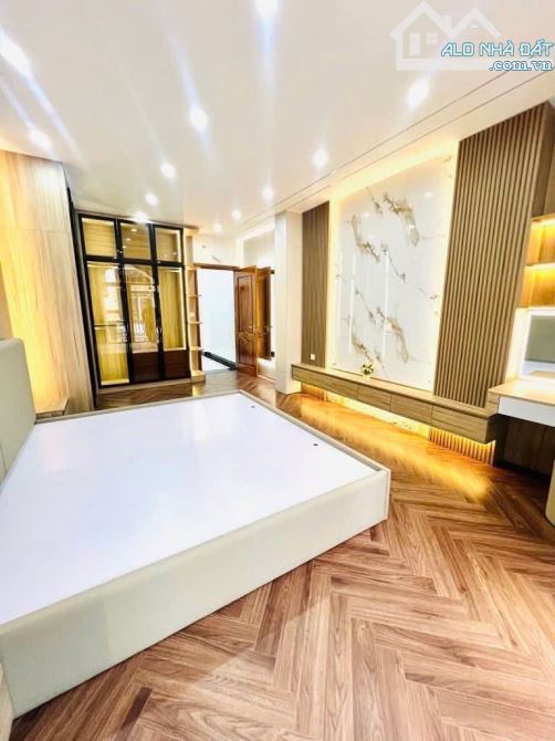 BÁN NHÀ PHỐ TÂN MAI – PHÂN LÔ – Ô TÔ TRÁNH TRƯỚC NHÀ -6 TẦNG THANG MÁY - Ô TÔ VÀO NHÀ -