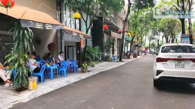 BÁN NHÀ MỚI PHỐ TRỊNH CÔNG SƠN, NGÕ Ô TÔ THÔNG HỒ TÂY, 42M2, 14,8 TỶ