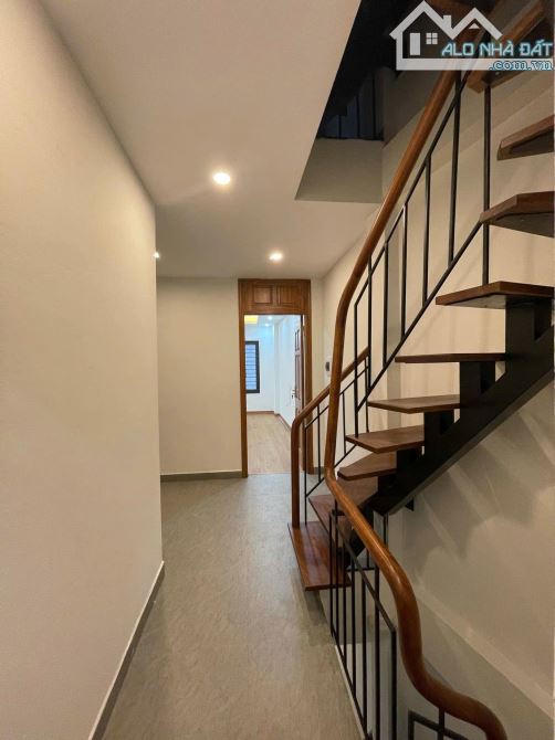 6 tầng thang máy plô Đầm Trấu, oto qua vào nhà, 48m2 x mtiền 4.8m thông sàn. Giá 15.9 tỷ