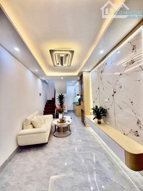 Nhỉnh 7.x tỷ 26m2 nhà 4 tầng 3 ngủ 15m ra Phố Tôn Thất Tùng, ô tô đỗ cách nhà 10m