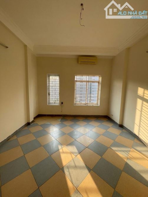 Bán nhà Tân Mai ngõ nông gần phố nhà xây kiên cố ngõ rộng thoáng ở ngay DT 45 m2 x 4 tầng,