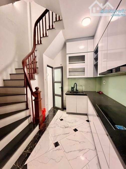 BÁN NHÀ BẠCH ĐẰNG - NHÀ MỚI Ở LUÔN- 30M2, 5 TẦNG, VÀI BƯỚC CHÂN RA OTO TRÁNH