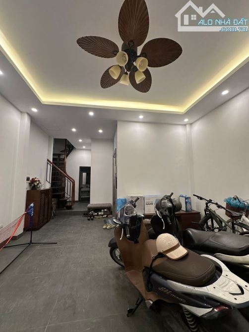 6 tầng thang máy plô Đầm Trấu, oto qua vào nhà, 48m2 x mtiền 4.8m thông sàn. Giá 15.9 tỷ