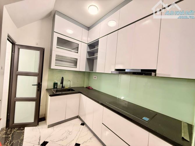 Nhà Đẹp Gần Đường Ô Tô Bạch Đằng, Hoàn Kiếm 31m, 5 tầng, mt 3.3m, giá 7.95 tỷ.