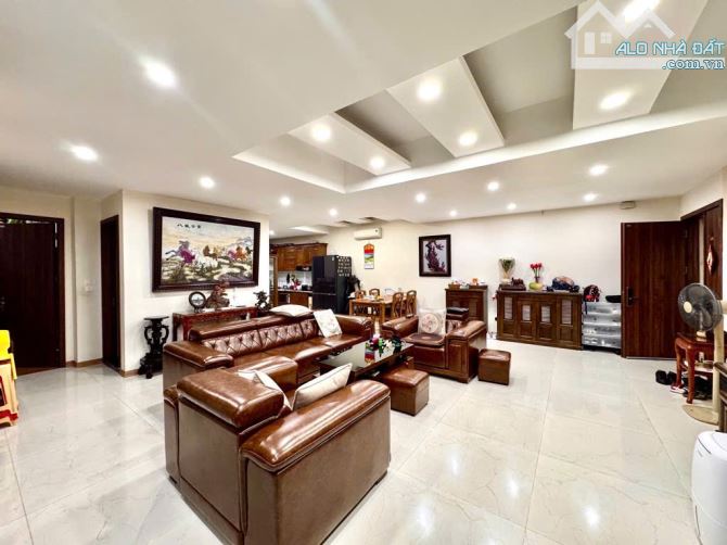Cần bán Chung Cư 25 Lạc Trung - 150m2 x 3 Ngủ - Sổ full 150 - Đẹp long lanh - Hơn 12 tỷ - 2