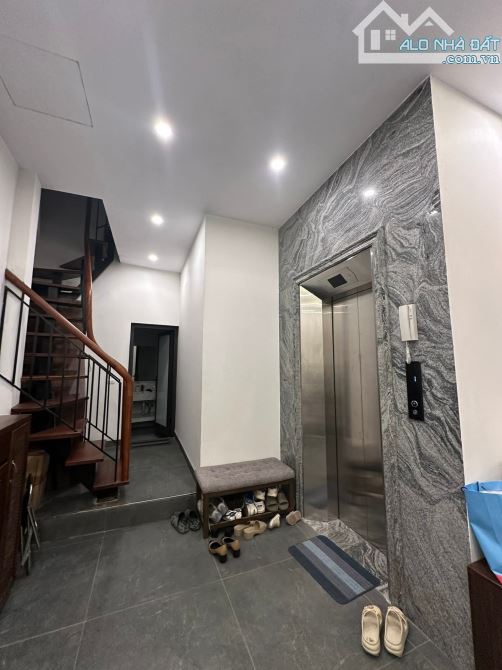 6 tầng thang máy plô Đầm Trấu, oto qua vào nhà, 48m2 x mtiền 4.8m thông sàn. Giá 15.9 tỷ