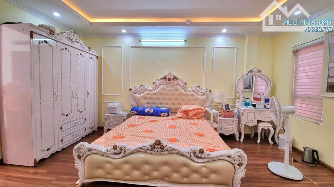 MẶT PHỐ TRIỆU VIỆT VƯƠNG, GẦN VINCOM, VỈ HÈ RỘNG, KINH DOANH TỐT 35m2 x 5 Tầng Mt4m 28 tỷ