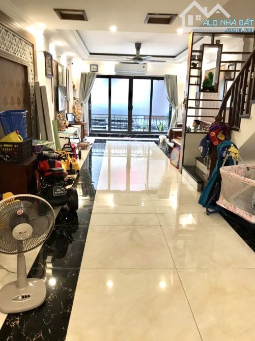 TÀI CHÍNH 25 TỶ – TT CẦU GIẤY | GẦN FPT SCHOOL | 85M² – 5 TẦNG | Ô TÔ TRÁNH – KINH DOANH