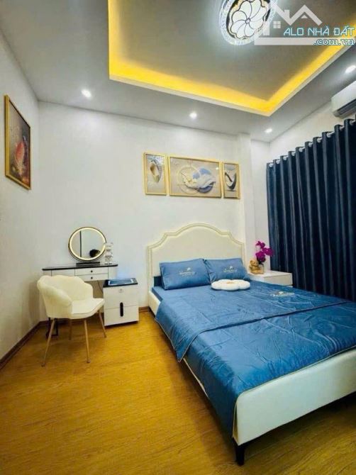 Bán Nhà Phố Hồng Hà, Hoàn Kiếm 22m, 5 tầng, mt 3.3m, giá 6.28 tỷ.