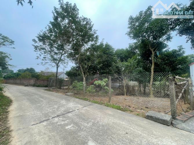 Bán 1700m2 đất, đã có nhà tạm, cây cối quanh đất xã Vạn Xuân, tỉnh Phú Thọ