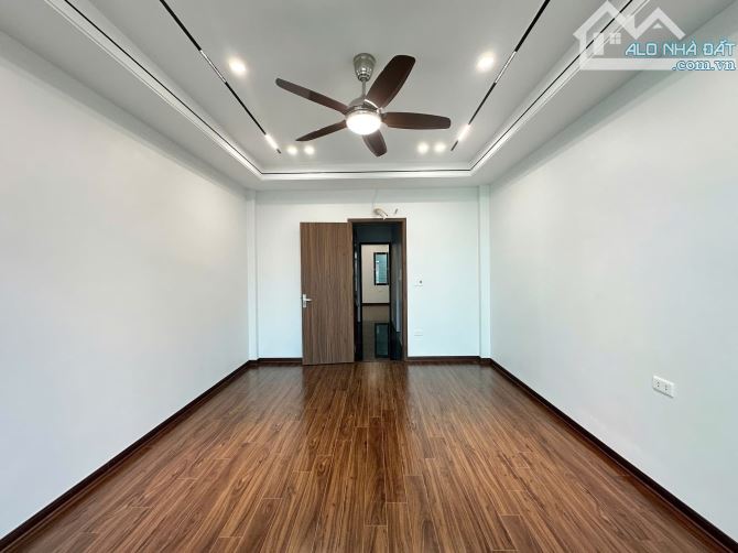 Nhà Nguyễn Khang ngõ ô tô 3 ô tô tránh kinh doanh, 2 mặt thoáng, cách mặt phố 15m, 40tr/th