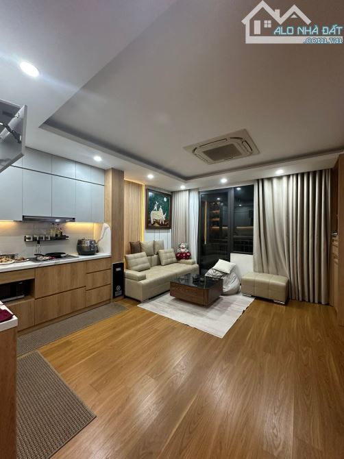 6 tầng thang máy plô Đầm Trấu, oto qua vào nhà, 48m2 x mtiền 4.8m thông sàn. Giá 15.9 tỷ