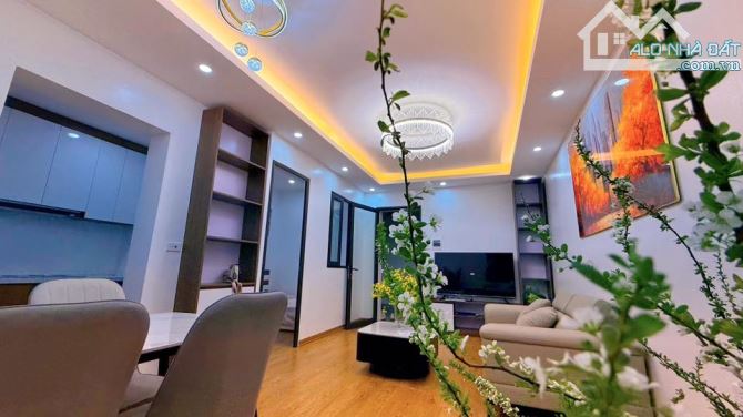 TẬP THỂ HOÀNG QUỐC VIỆT – TẦNG 2 – 32/50M² – 2PN – CỰC THOÁNG – 4.18 TỶ