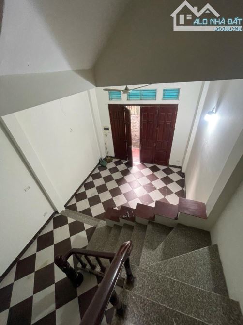 Bán nhà Tân Mai ngõ nông gần phố nhà xây kiên cố ngõ rộng thoáng ở ngay DT 45 m2 x 4 tầng,