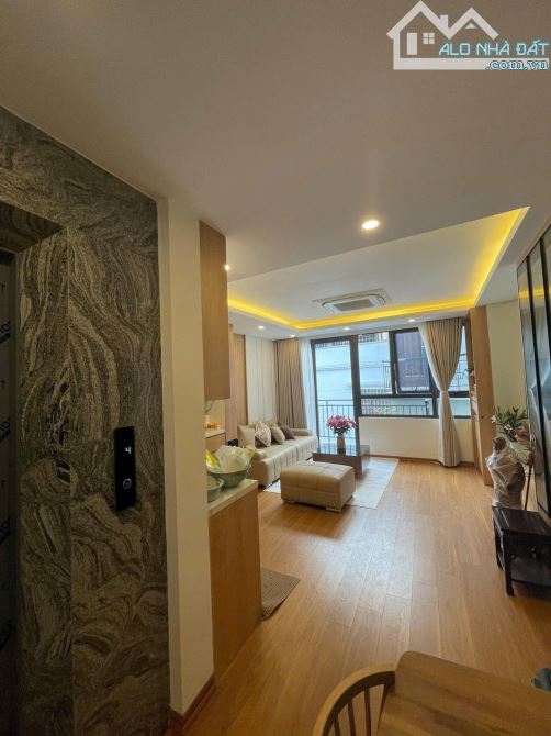 6 tầng thang máy plô Đầm Trấu, oto qua vào nhà, 48m2 x mtiền 4.8m thông sàn. Giá 15.9 tỷ