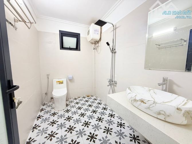 THUỴ KHUÊ TÂY HỒ - 36m2 DÂN XÂY - NGÕ THÔNG TÂY HỒ -2 THOÁNG GIÁ TỐT - GẦN PHỐ - 7.99 TỶ