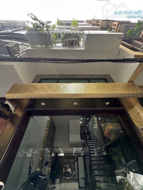 bán nhà Phân lô Nguyên Hồng.DT 40m x 6 tầng. MT 4m. Giá 20 tỷ.