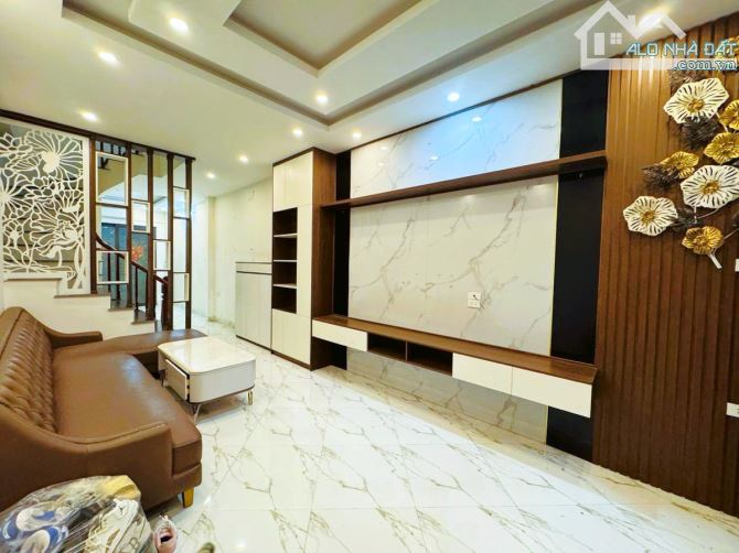 9.85 TỶ -45M²- 5 TẦNG –6 NGỦ–20M RA PHỐ-MINH KHAI–LẠC TRUNG-HBT