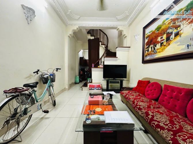 Chính chủ Bán nhà 5 Tầng, p Chùa Bộc, Đống Đa - DT41m2, Sổ đẹp cất két, Giá 13.8 tỷ (Có TL