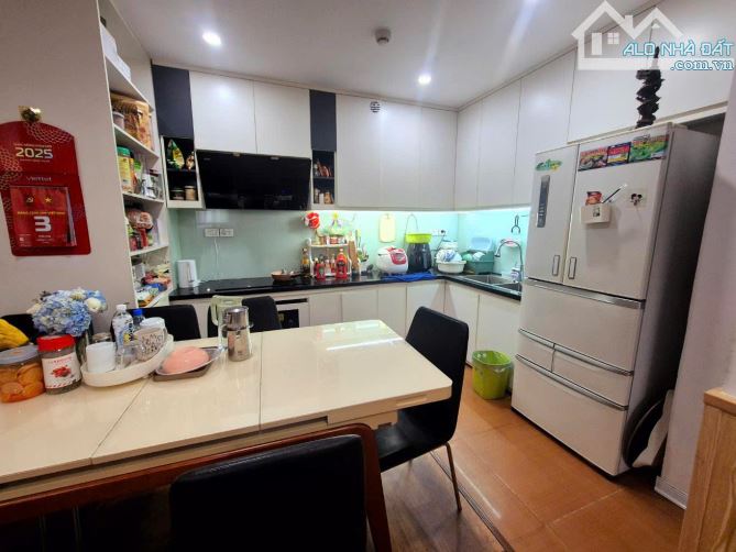 Chính chủ cần bán căn hộ 85m2 - 2N, 2WC - p Hoàng Cầu, Đống Đa - Giá bán 9,9 tỷ (Có TL)