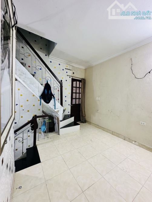 Bán Nhà Đê La Thành Nhỏ 28m2 5 Tầng 1 Bước Ra Xã Đàn 3 Tỷ