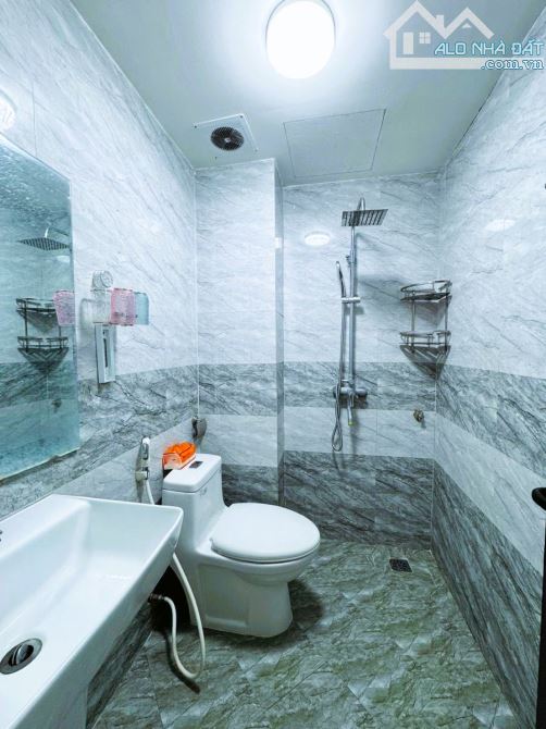 9.85 TỶ -45M²- 5 TẦNG –6 NGỦ–20M RA PHỐ-MINH KHAI–LẠC TRUNG-HBT