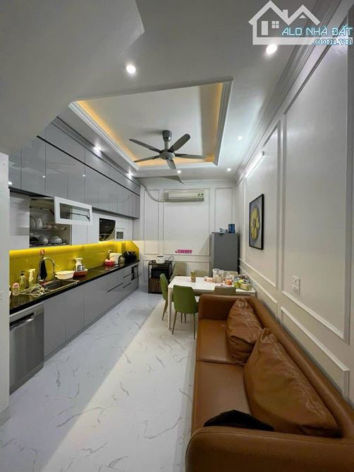 Bán nhà mặt phố Đào Duy Từ, 40m2, 5 tầng, mặt tiền 3.5m, 36.8 tỷ, Kinh Doanh đỉnh