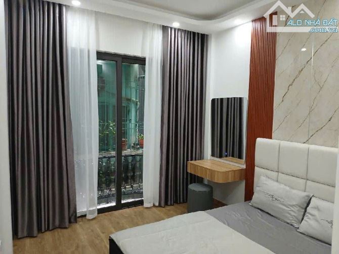 Bán nhà 5 Tầng Thang máy, Hoàng cầu, Đống Đa - DT40m, 3 ngủ full nội thất - 12,6 tỷ sổ PLo