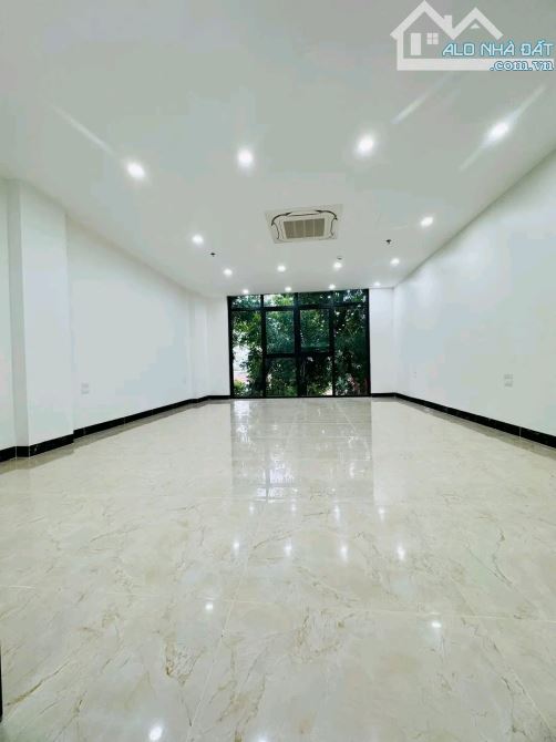 BÁN TÒA NHÀ MẶT PHỐ ĐÊ LA THÀNH ĐỐNG ĐA 65 TỶ 100M MT 6M 9T THANG MÁY VỈA HÈ Ô TÔ TRÁNH KI