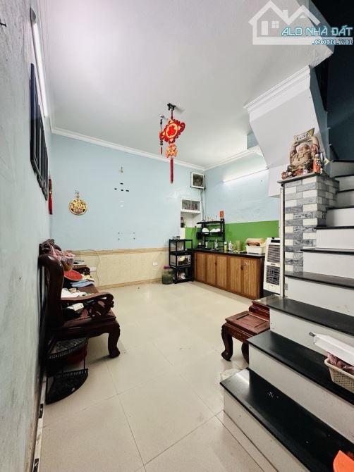 Bán Nhà Đê La Thành Nhỏ 28m2 5 Tầng 1 Bước Ra Xã Đàn 3 Tỷ