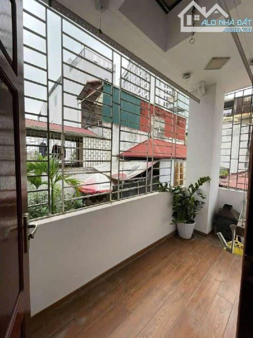 55m2 - Nhà 4 tầng, mặt ngõ tại Thái Thịnh, Đống Đa - Vị trí trung tâm, sẵn sổ, giá 11.2 T