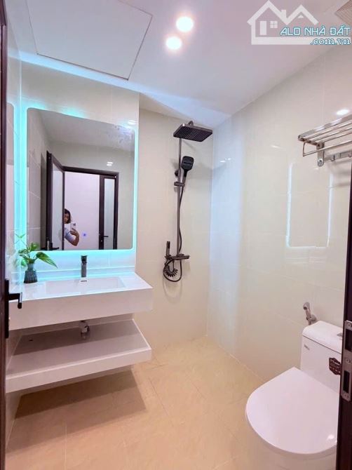 HIÊM HOÀNG CẦU Đ Đ 70/80m2x 7tầng THANG MÁY-OTO